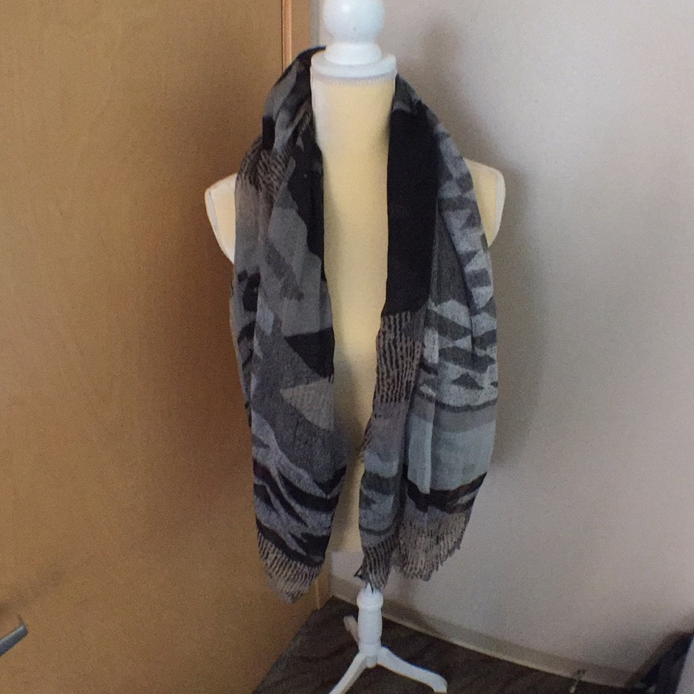 Lightweight wrap/scarf